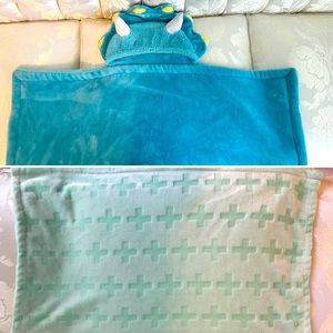 Lot of 2 Toddler/Baby Blankets Dinosaur hooded